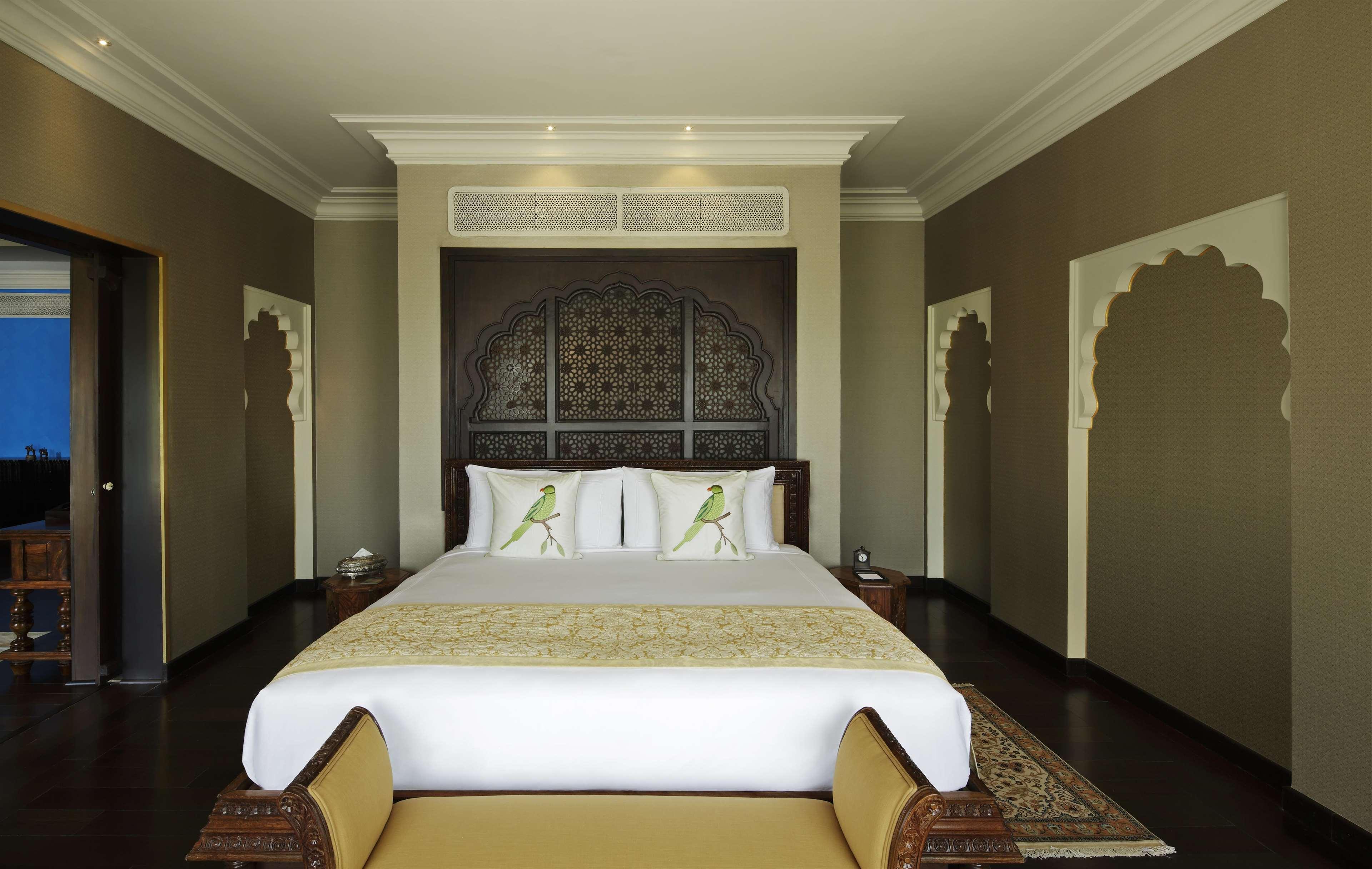 Hotel Fairmont Divisione di Jaipur Camera foto A bedroom at the Taj Mahal Palace